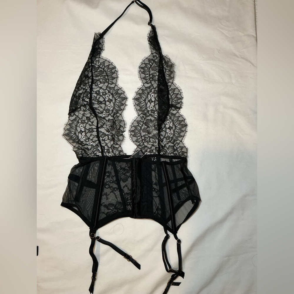 Elegant Black Lace Bodysuit - Picture 4 of 6
